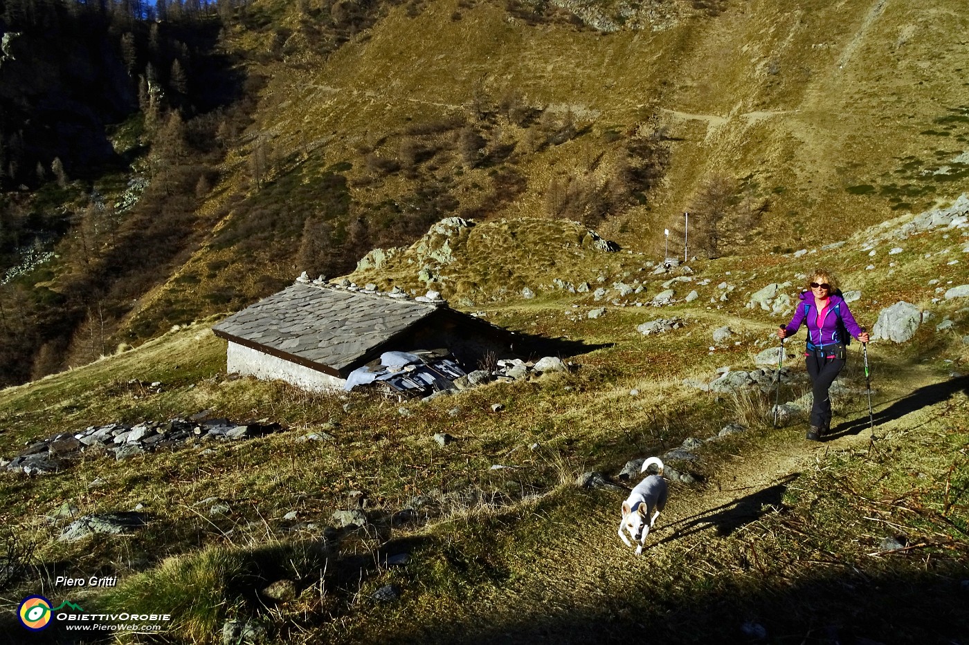 23 Alla Baita Vecchia, visibile il sentiero per Val Carisole-Foppolo .JPG -                                